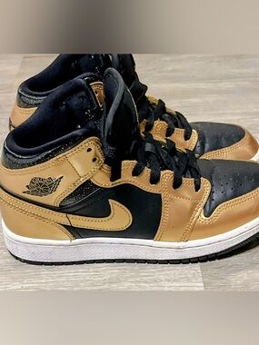 Air Jordan 1 Mid Metallic Black and Gold Kids Size 4Y